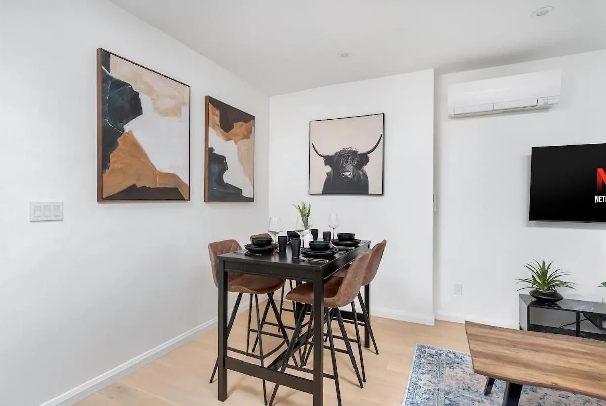 Appartement Hidden Gem - 3 Bedroom Steps To Little Italy And Uoft Toronto