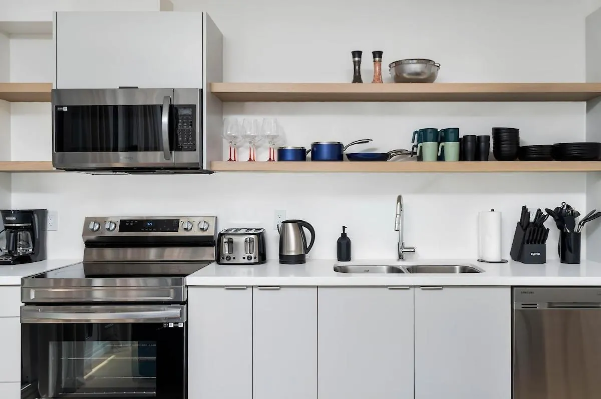 Hidden Gem - 3 Bedroom Steps To Little Italy And Uoft Toronto 0*,  Canada