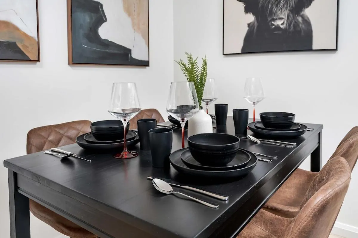 Hidden Gem - 3 Bedroom Steps To Little Italy And Uoft Toronto