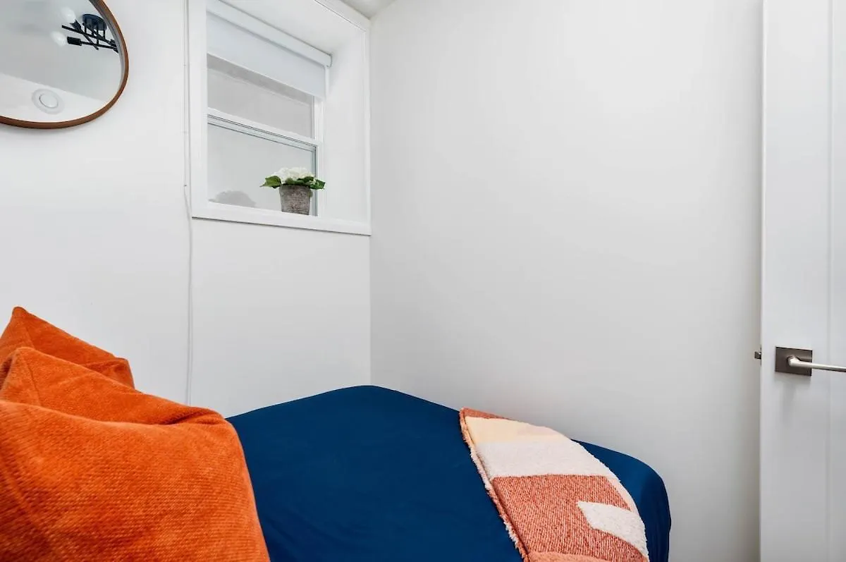 Hidden Gem - 3 Bedroom Steps To Little Italy And Uoft Toronto 0*,