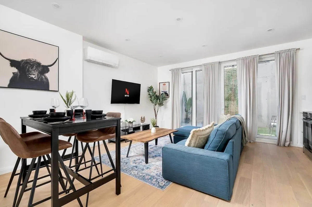 Hidden Gem - 3 Bedroom Steps To Little Italy And Uoft Toronto Appartement