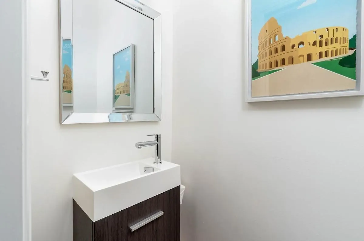 Hidden Gem - 3 Bedroom Steps To Little Italy And Uoft Toronto Appartement