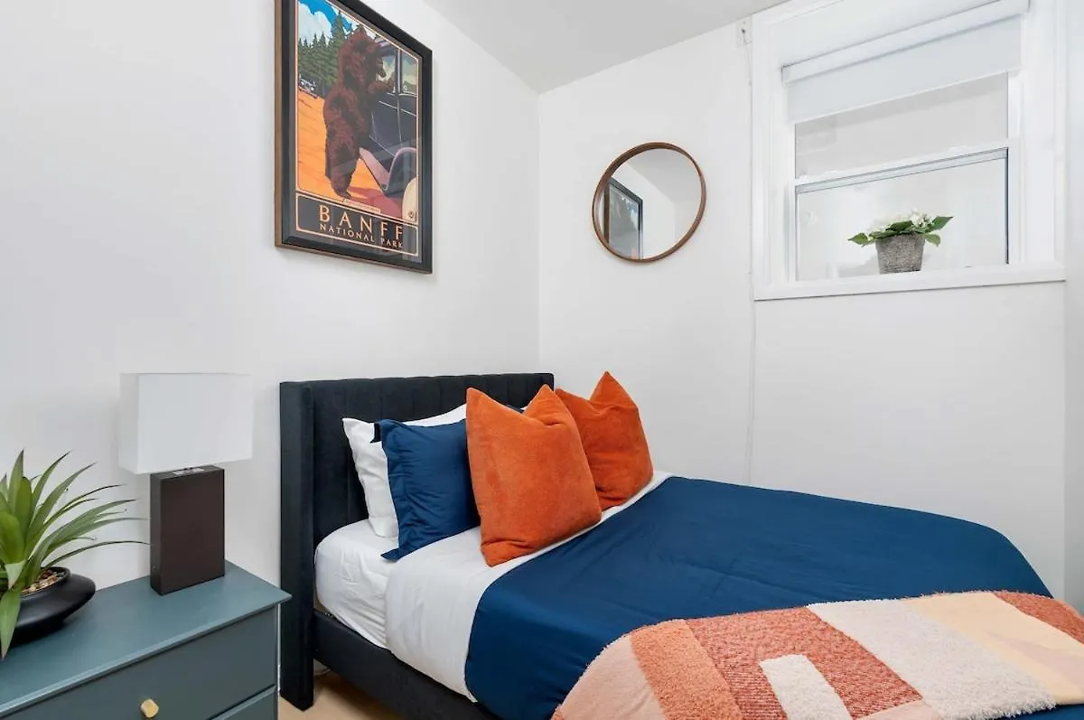 Appartement Hidden Gem - 3 Bedroom Steps To Little Italy And Uoft Toronto Canada