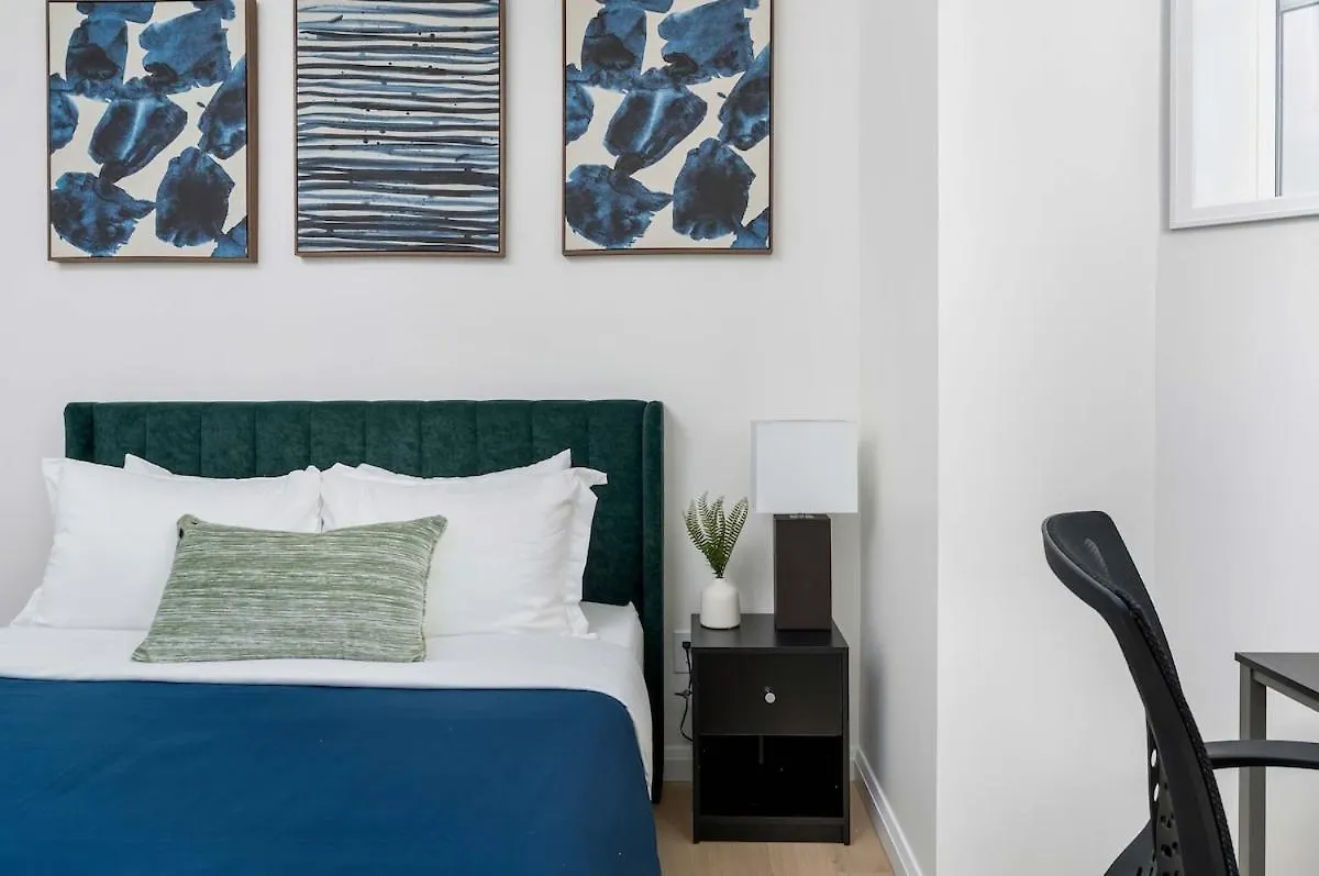 Hidden Gem - 3 Bedroom Steps To Little Italy And Uoft Toronto Canada
