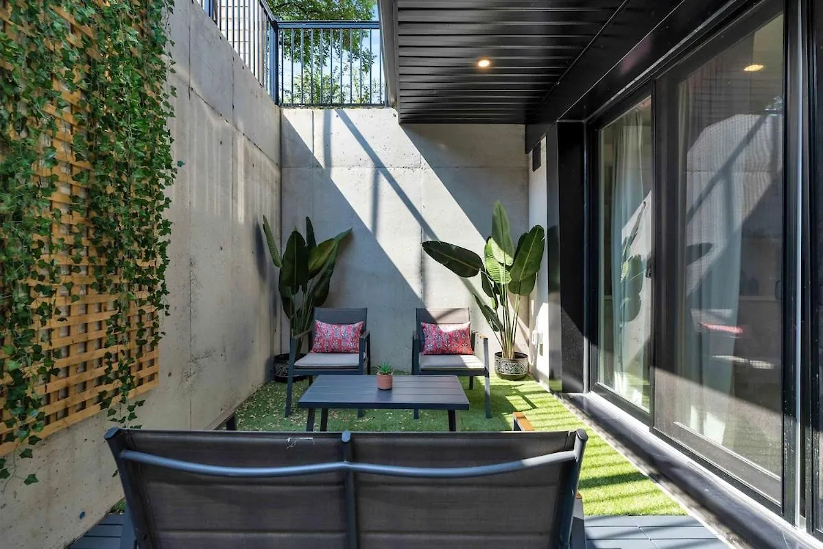 Hidden Gem - 3 Bedroom Steps To Little Italy And Uoft Toronto